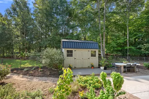 Exterior - 174 Logan Crossing Dr, Davidson, NC 28036 photo 10 of 11