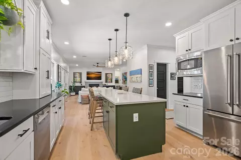 Kitchen - 174 Logan Crossing Dr, Davidson, NC 28036 photo 5 of 6
