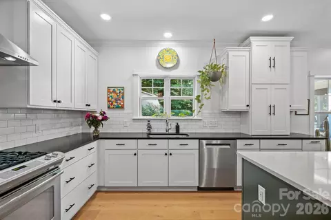 Kitchen - 174 Logan Crossing Dr, Davidson, NC 28036 photo 4 of 6