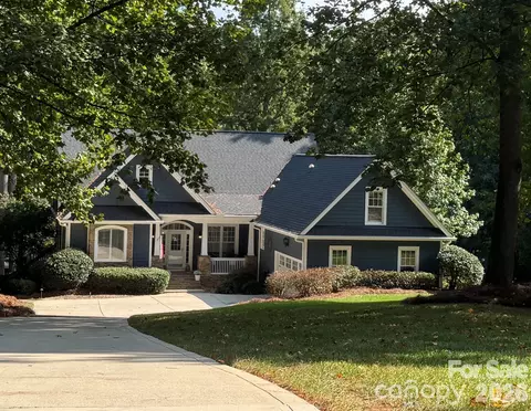 9040 Fair Oak Dr, Sherrills Ford, NC 28673