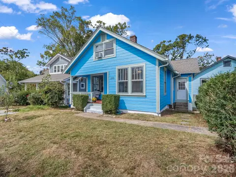 Courtland Place, Asheville, NC 28801