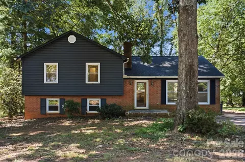 609 Old Farm Rd, Statesville, NC 28625