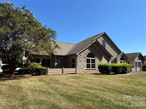 3546 S Bank Ct, Matthews, NC 28105