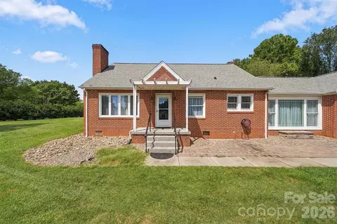 Exterior - 4273 Springs Rd, Conover, NC 28613 photo 7 of 8