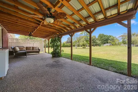 Exterior - 4273 Springs Rd, Conover, NC 28613 photo 2 of 8