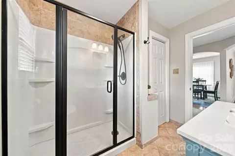 Bath - 4273 Springs Rd, Conover, NC 28613 photo 3 of 6