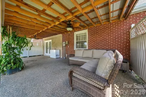 Exterior - 4273 Springs Rd, Conover, NC 28613 photo 4 of 8