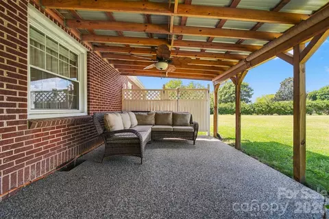 Exterior - 4273 Springs Rd, Conover, NC 28613 photo 3 of 8