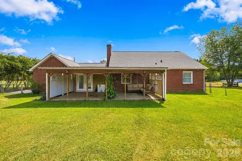 Exterior - 4273 Springs Rd, Conover, NC 28613 photo 6 of 8