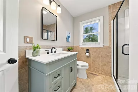 Bath - 4273 Springs Rd, Conover, NC 28613 photo 2 of 6
