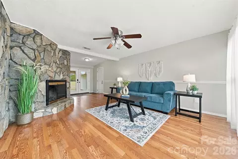 Living - 4273 Springs Rd, Conover, NC 28613 photo 4 of 6
