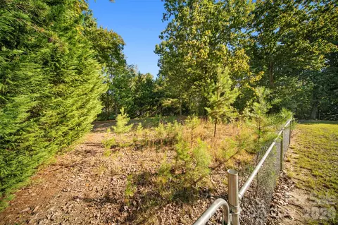 Exterior - 2089 Bison Trl, Maiden, NC 28650 photo 5 of 6