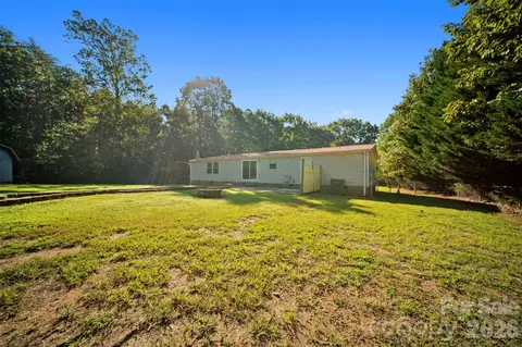Exterior - 2089 Bison Trl, Maiden, NC 28650 photo 3 of 6