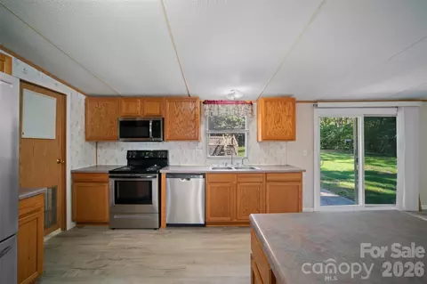 Kitchen - 2089 Bison Trl, Maiden, NC 28650 photo 2 of 2
