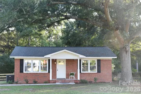 139 Robinhood Rd, Hartsville, SC 29550