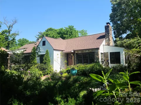 15 Warwick Pl, Asheville, NC 28804