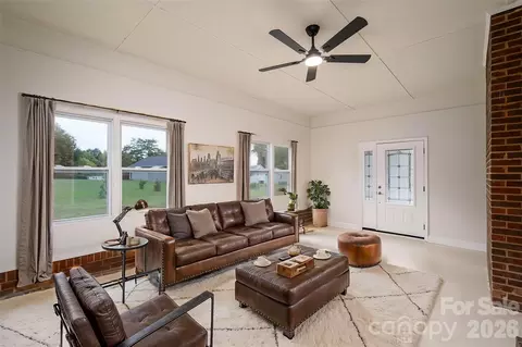 1081 Redleaf Trl, Lincolnton, NC 28092
