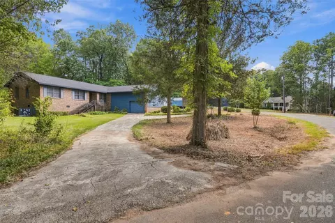 5559 Hillsdale St, Fort Lawn, SC 29714