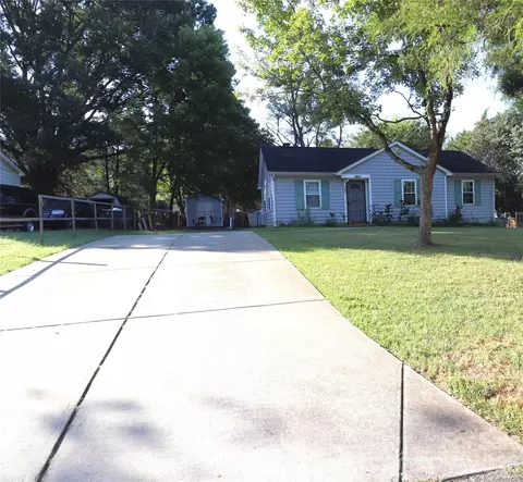 9821 Garth Wood Rd, Charlotte, NC 28273