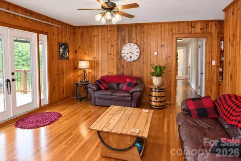 Living - 609 1st N Ave N, Conover, NC 28613 photo 3 of 4
