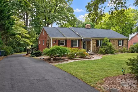 Exterior - 609 1st N Ave N, Conover, NC 28613 photo 1 of 5