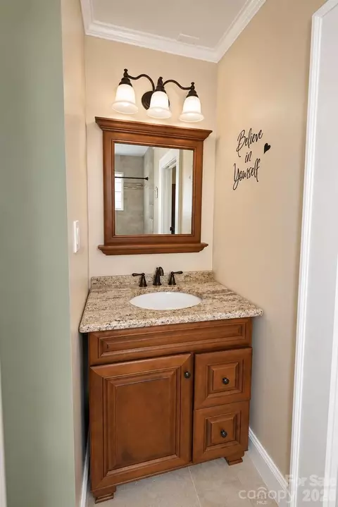 Bath - 609 1st N Ave N, Conover, NC 28613 photo 4 of 7