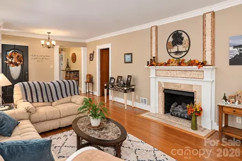 Living - 609 1st N Ave N, Conover, NC 28613 photo 2 of 4
