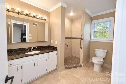 Bath - 609 1st N Ave N, Conover, NC 28613 photo 1 of 7