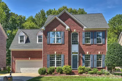 5632 Wrenfield Ct, Charlotte, NC 28277