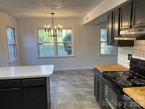 5324 Donnefield Dr, Charlotte, NC 28227
