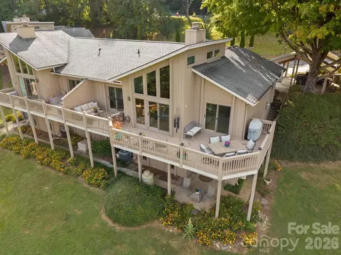 116 Country Ridge Rd, Laurel Park, NC 28739