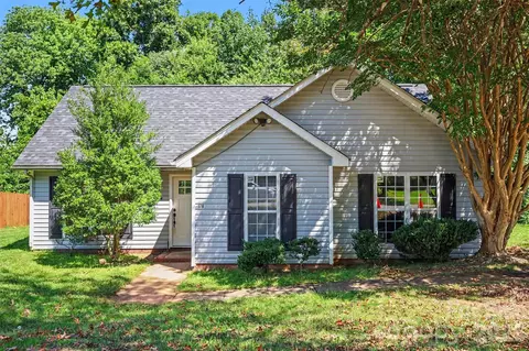 5718 Kirkdale Ct, Charlotte, NC 28208
