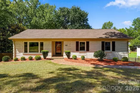912 Tally Ho Ct, Charlotte, NC 28212