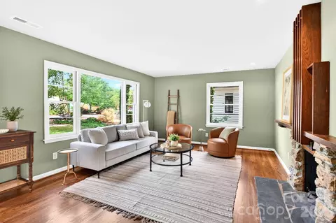 4 Baird Ln, Asheville, NC 28804
