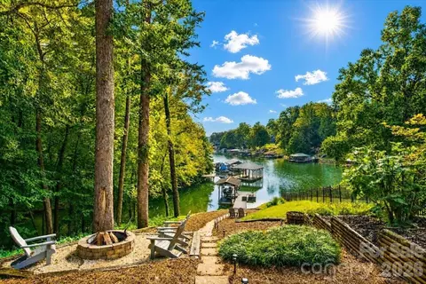 125 Hickory Point Ct, Statesville, NC 28677