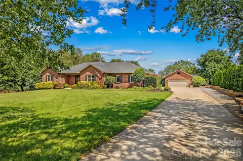 110 Dobbs Dr, Statesville, NC 28625