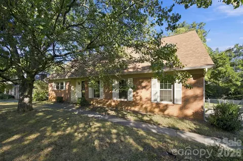 7416 Folger Dr, Charlotte, NC 28226