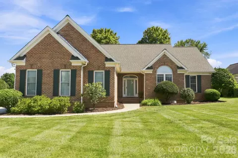 137 Fox Den Cir, Statesville, NC 28677