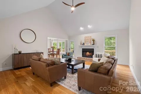 113 Laura Trce, Hendersonville, NC 28792