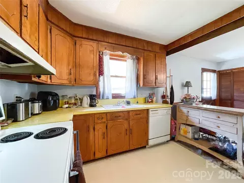 Kitchen - 3304 Griffith Rd, Monroe, NC 28112 photo 4 of 6
