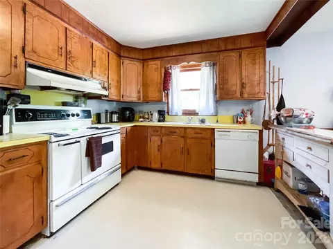 Kitchen - 3304 Griffith Rd, Monroe, NC 28112 photo 2 of 6