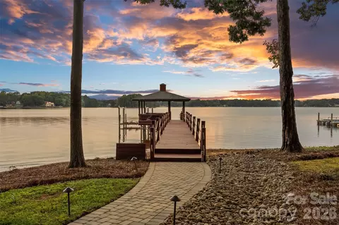 16109 N Point Rd, Huntersville, NC 28078