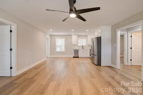 Living - 519 S Third St, Mcbee, SC 29101 photo 2 of 9