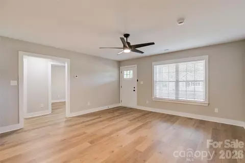 Living - 519 S Third St, Mcbee, SC 29101 photo 4 of 9