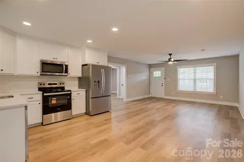 Living - 519 S Third St, Mcbee, SC 29101 photo 8 of 9