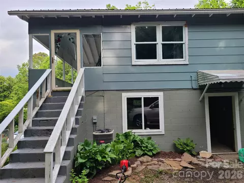 822 Azalea Ave, Black Mountain, NC 28711