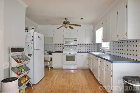 419 Cypress Dr, Reidsville, NC 27320