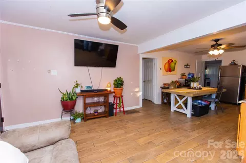 Living - 2287 Us 70 Hwy, Morganton, NC 28655 photo 1 of 2