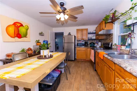 Kitchen - 2287 Us 70 Hwy, Morganton, NC 28655 photo 4 of 4
