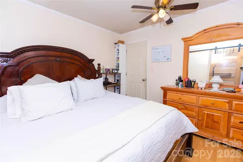 Bedroom - 2287 Us 70 Hwy, Morganton, NC 28655 photo 2 of 3